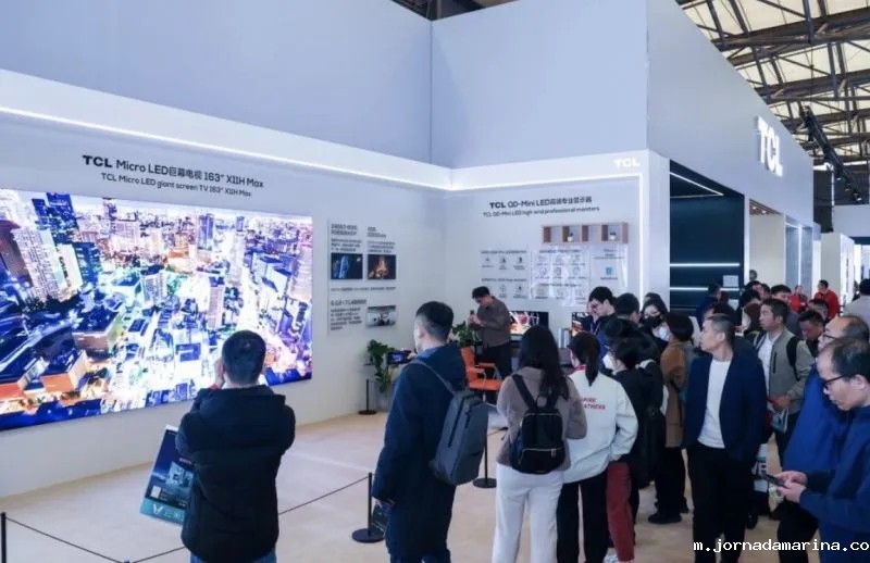 TCL华星武汉印刷OLED试产线设备调试中