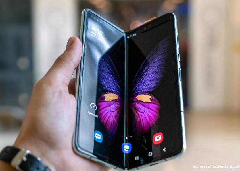 OLED面板需求激增：可折叠智能手机成新增长点，中国厂商强化全球领导地位