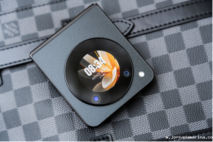 努比亚Flip 2小折叠手机发布：采用京东方OLED屏幕技术